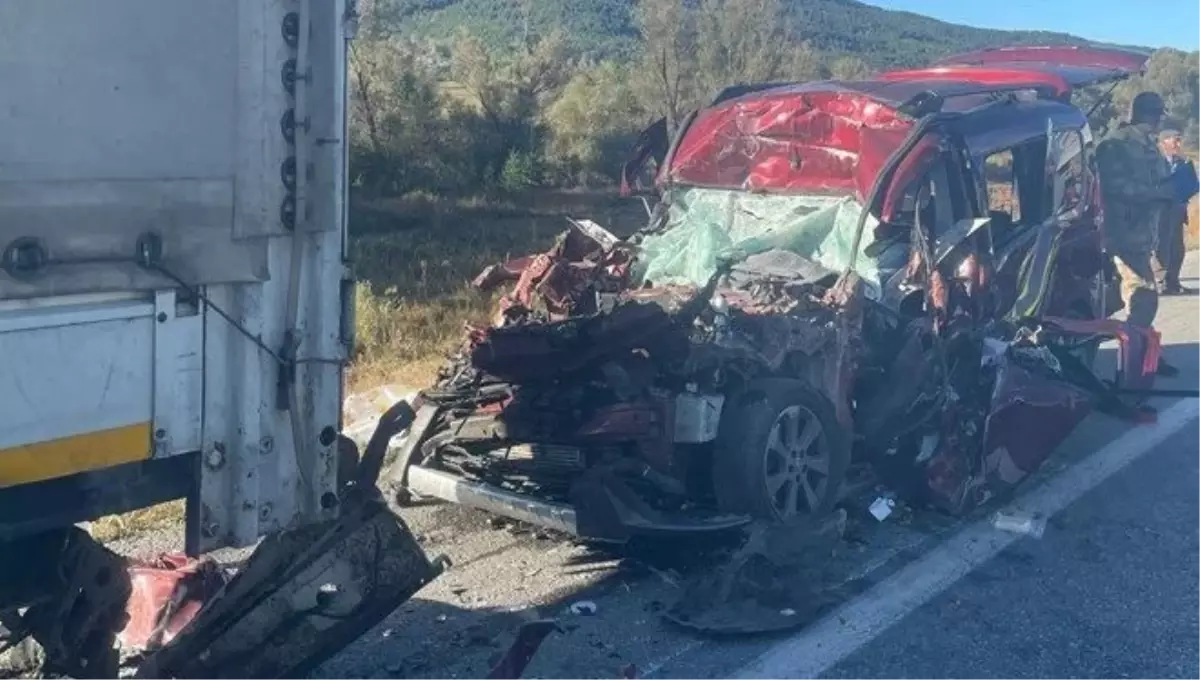 Erzincan’da feci kaza: 3 ölü, 2 ağır yaralı