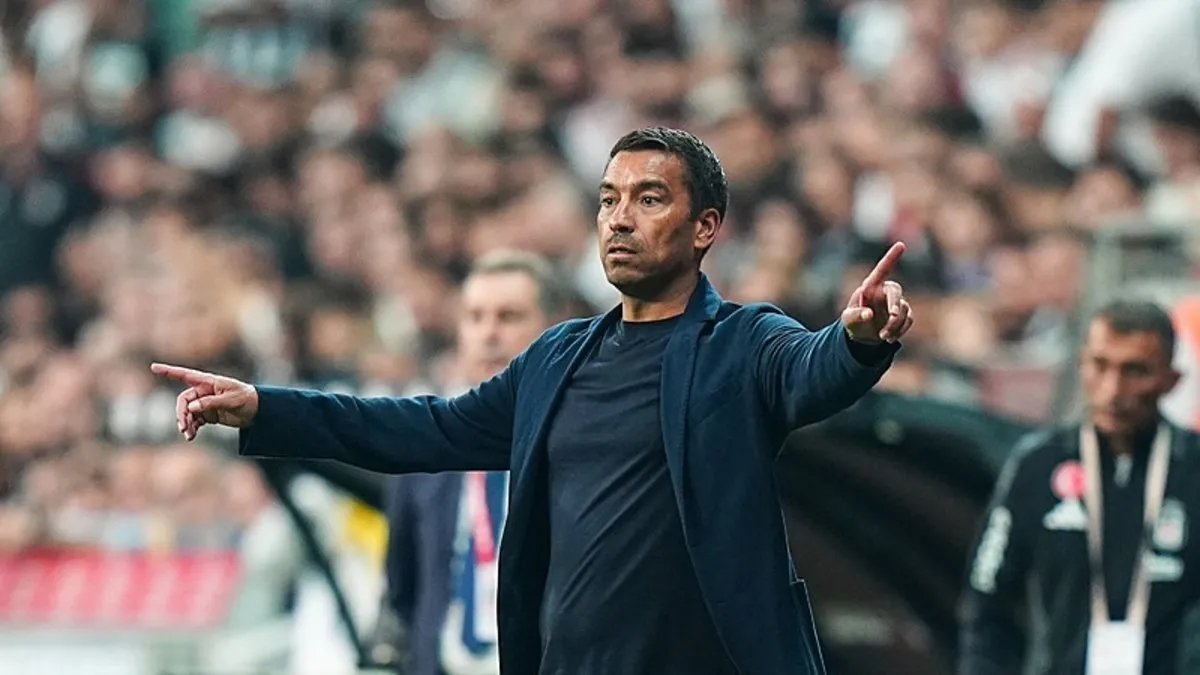 Giovanni van Bronckhorst’tan Fenerbahçe-Galatasaray maçı açıklaması!