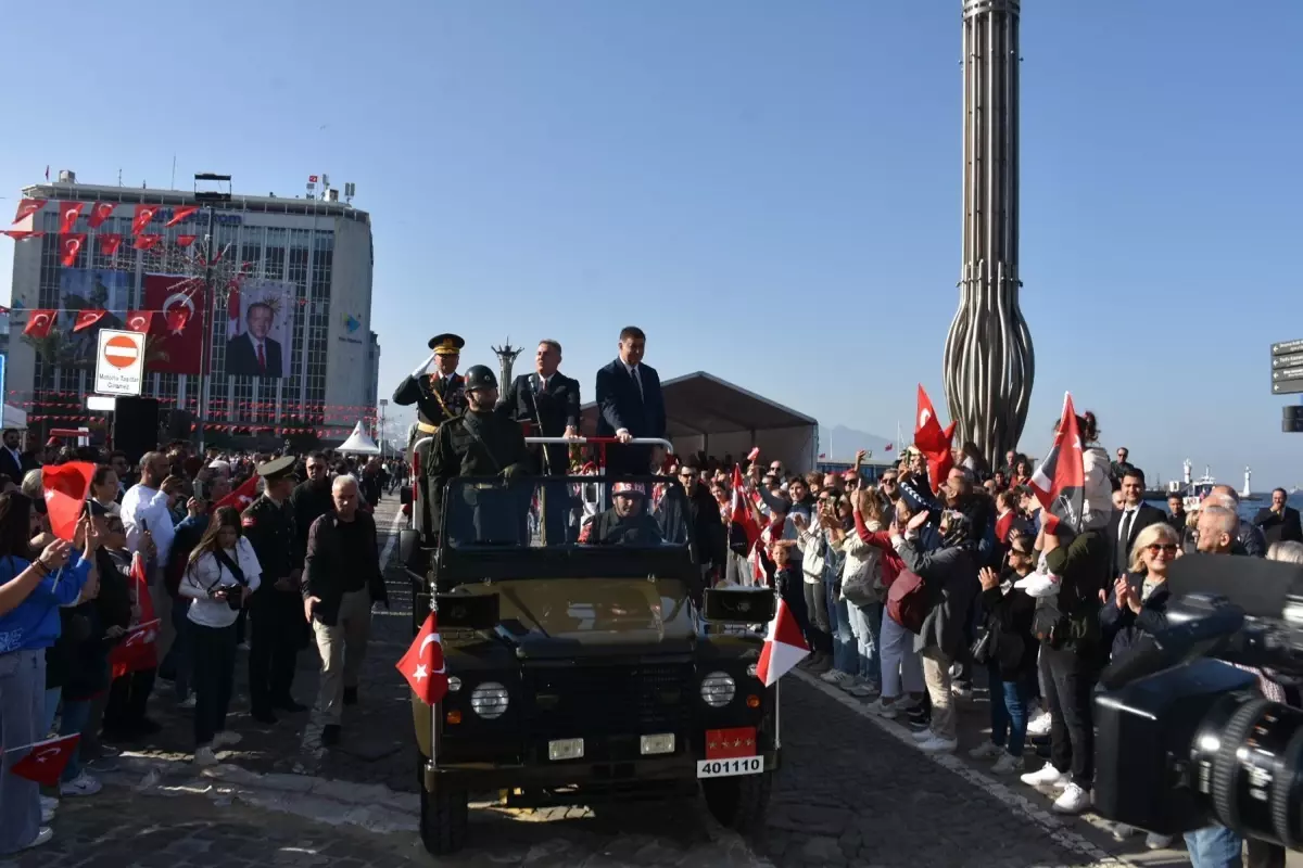 İzmir’de Cumhuriyet’in 101’inci yılı coşkusu